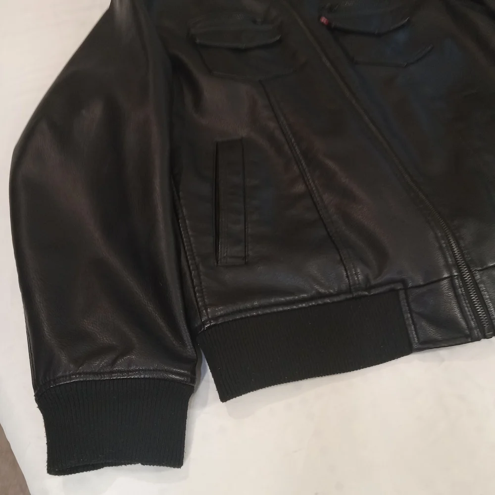 Levis levi men